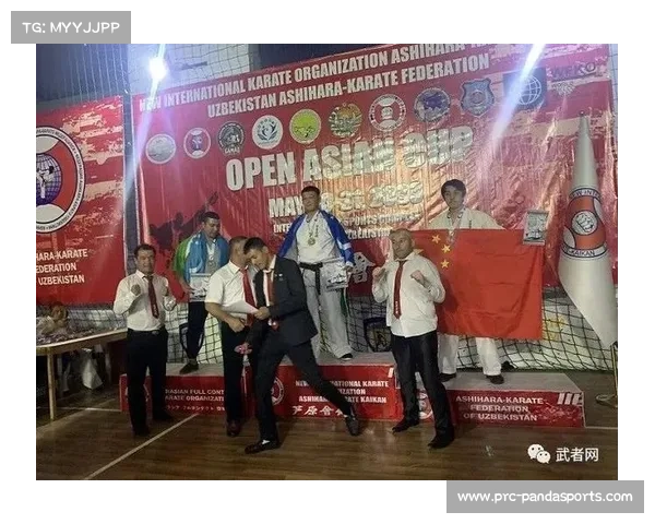 中国选手在世界武道大会空手道赛中勇夺型与组手双金创历史佳绩